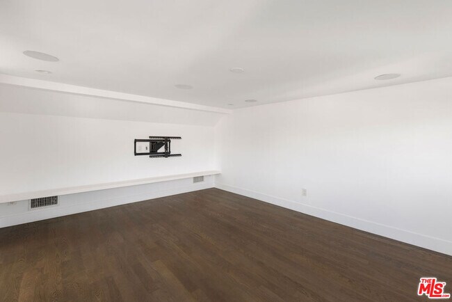 Building Photo - 4525 Melbourne Ave