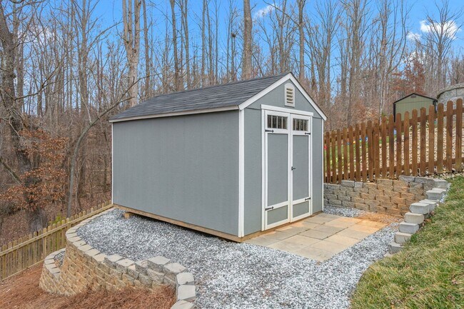 Building Photo - 4 Bedroom Home on a Cul-de-Sac with Lawn Care Included!