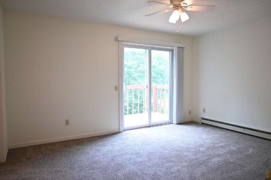 Building Photo - 3308 Echo Dells Ave