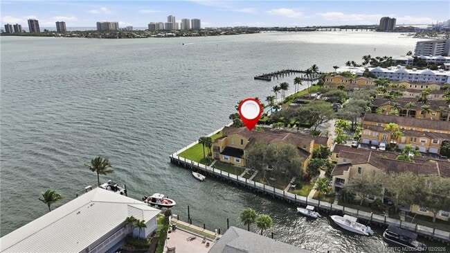 Building Photo - 1155 Lake Shore Dr