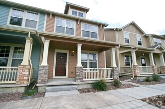 Building Photo - Beautiful 3 Bedroom Townhouse Near Downtow...