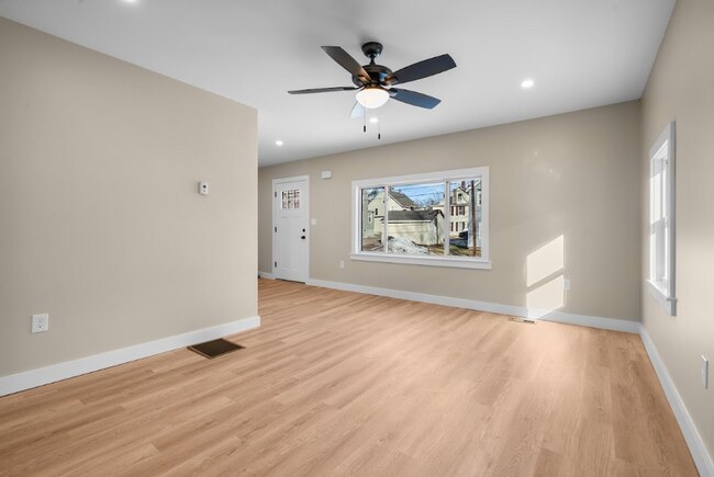 Building Photo - 17 Bridge St