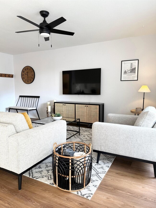 Building Photo - 307 Out Yonder