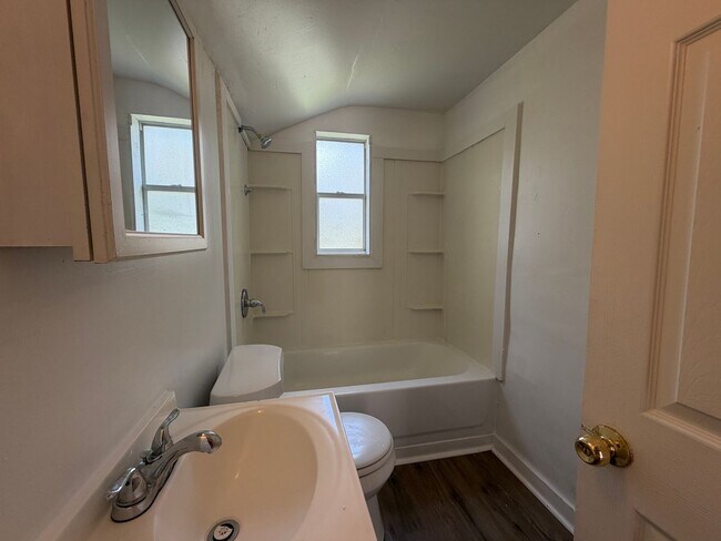 Building Photo - *VOUCHER FRIENDLY* Conveniently Located 2-Bedroom Apartment in Jacksonville's Brooklyn Neighborhood