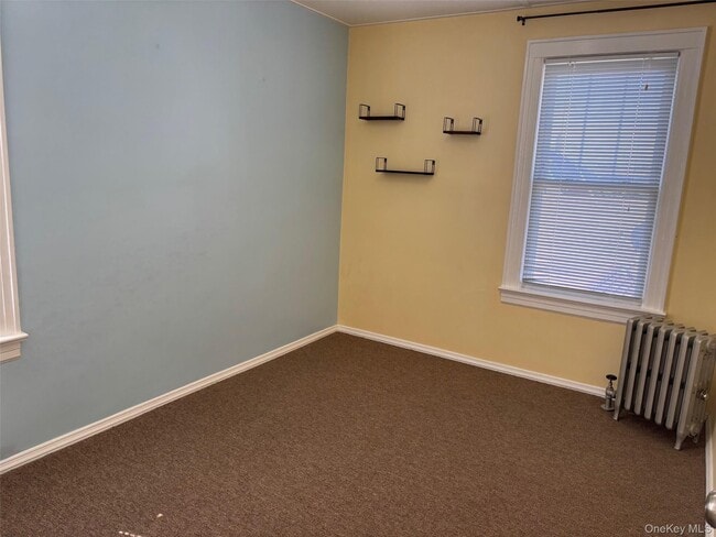 Building Photo - 6-12 College Pl