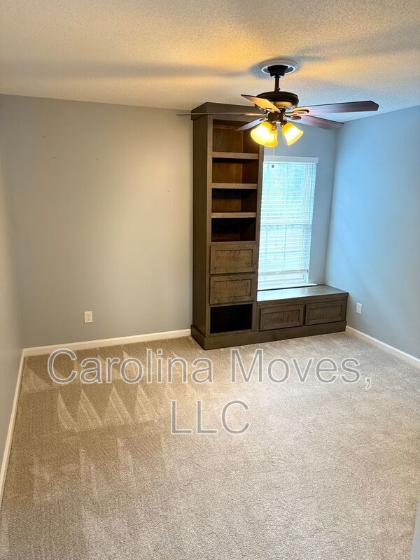 Building Photo - 24 N Orchard Farms Ave