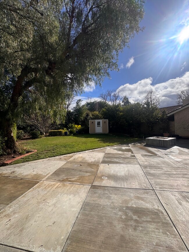 Building Photo - 23940 Vía Rosa Linda