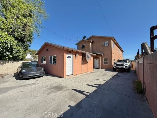 Building Photo - 227 E 84th St