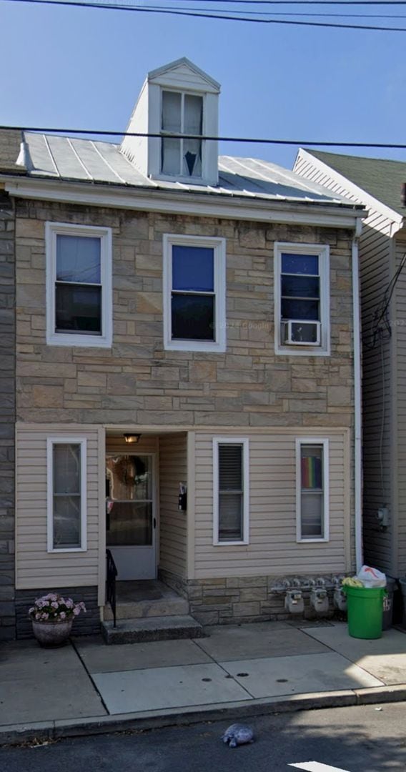 Building Photo - 125 E King St