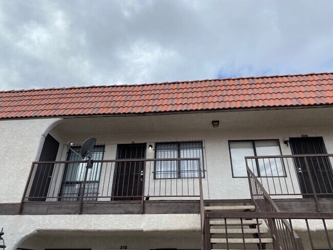 Building Photo - Craigmont Villas- 1 Bedroom Condo!!