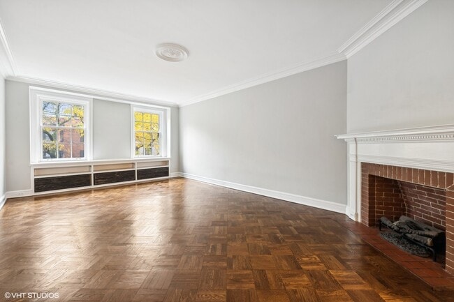 Building Photo - 73 E Elm St