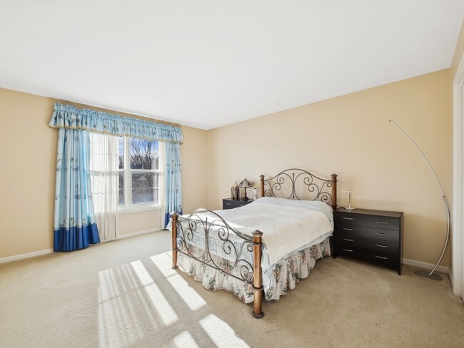 Building Photo - 483 W Falkirk Pl