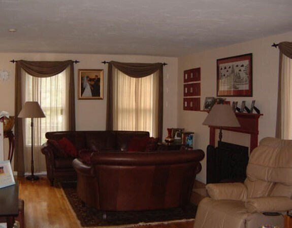 Building Photo - 23 Burr St