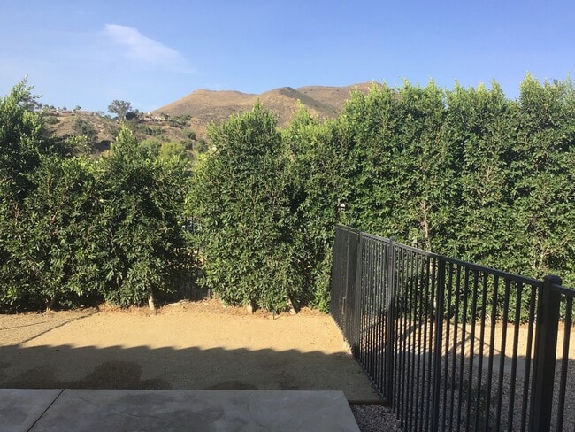 Building Photo - Elegant Studio Retreat on Gated Estate, Ut...