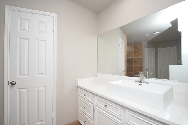 Building Photo - 1526 Barraud Ct
