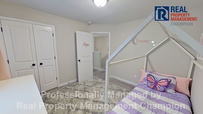 Building Photo - Spacious 3 BD/2.5 BA Home with Office Featuring Open Floorplan