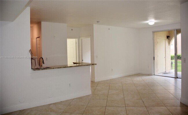 Building Photo - 2586 Centergate Dr