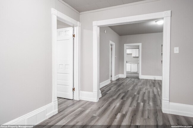 Building Photo - 213 Manitowoc St