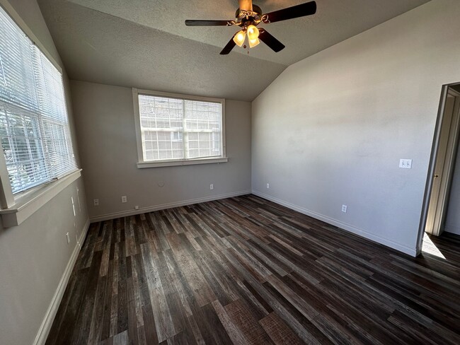 Building Photo - 169