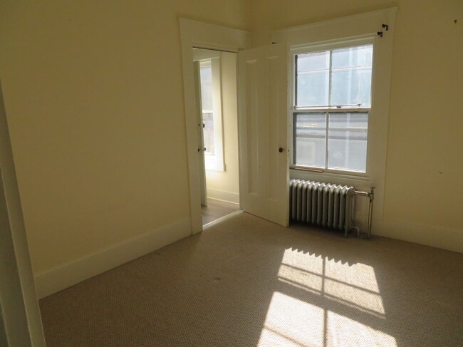 Building Photo - 92 Hillman St