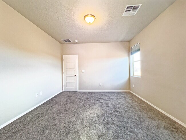 Building Photo - Newer Home in Mountain Hawk