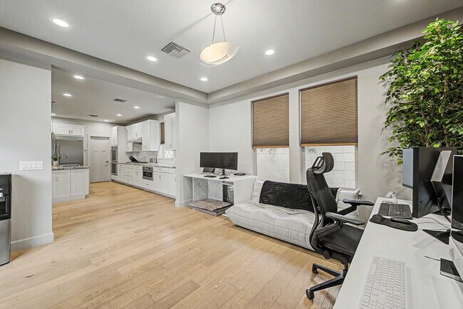 Building Photo - 3414 N 44th Pl