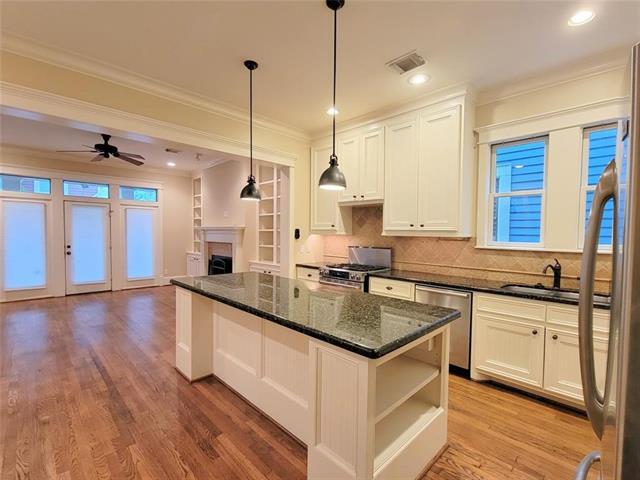 Building Photo - 632 W 17th St