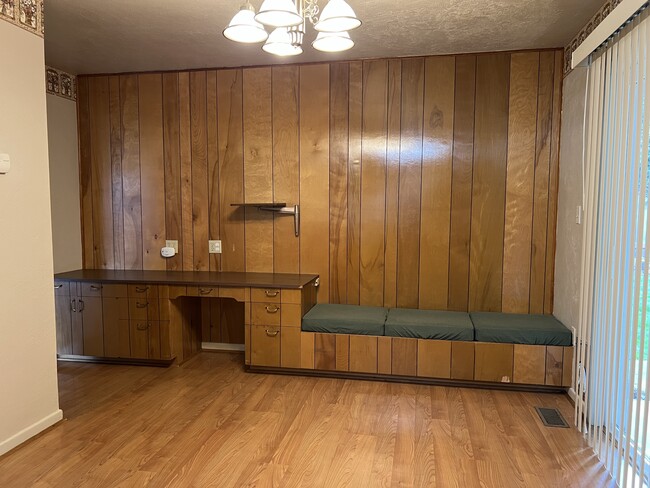 Building Photo - 1345 SE Madison St