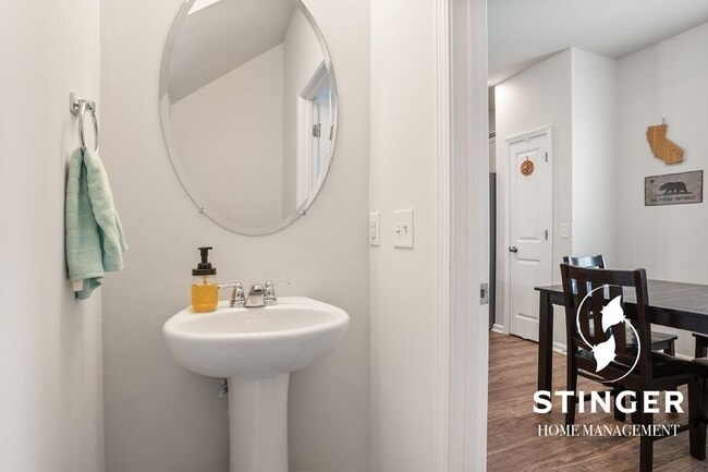 Building Photo - 19 Seneca Wy