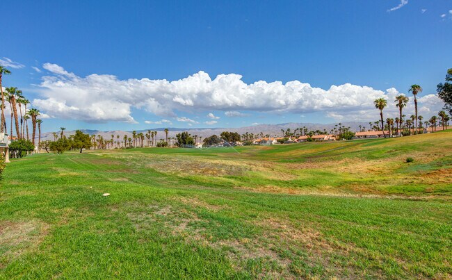 Building Photo - 709 Vista Lago Cir N