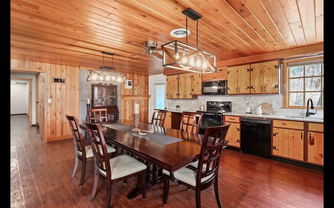 Building Photo - 12712 NE Newman Lake Dr