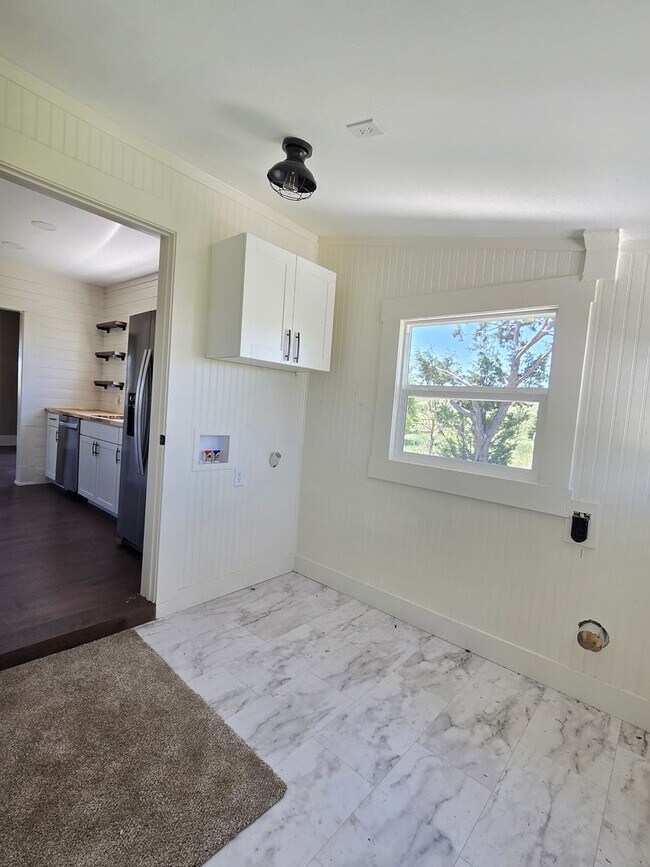 Building Photo - 2 Bedroom Ranch home- HORSES ALLOWED
