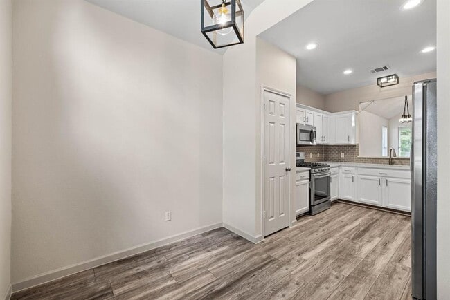 Building Photo - 14444 Lilley Brook Cove