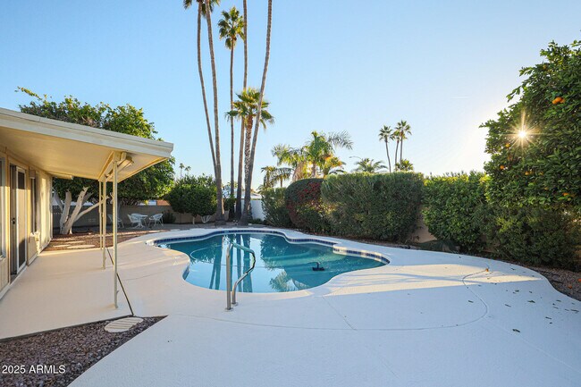 Building Photo - 10832 W Saratoga Cir