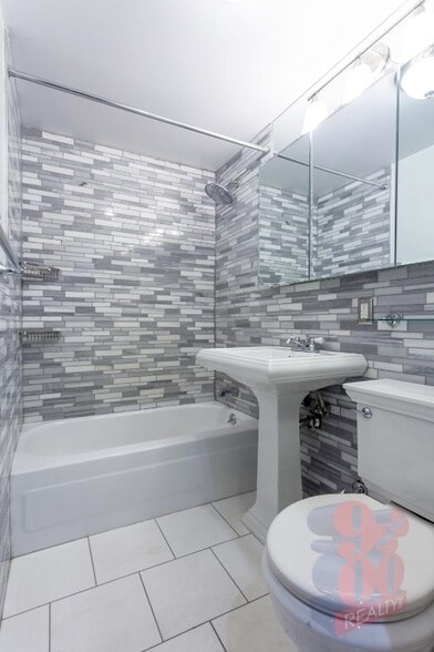 Building Photo - 234 W 14th St