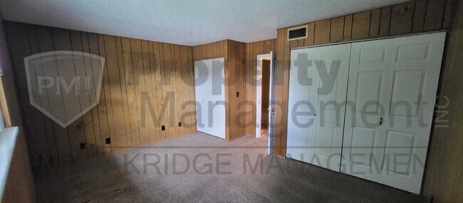 Building Photo - 2 Bed 1.5 Bath Townhome