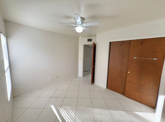Building Photo - 1st Floor Apartment with Pool, Tennis Court & More in North Fort Myers