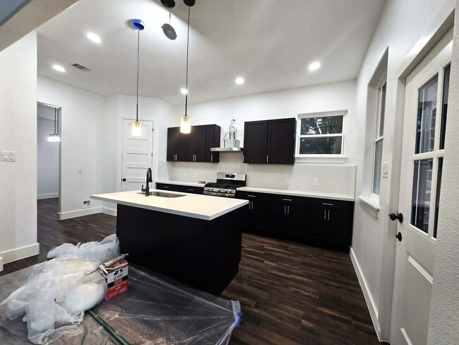 Building Photo - 14811 Wallach Dr