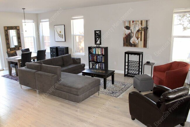 Building Photo - Furnished 2 BR home in Old Mill district