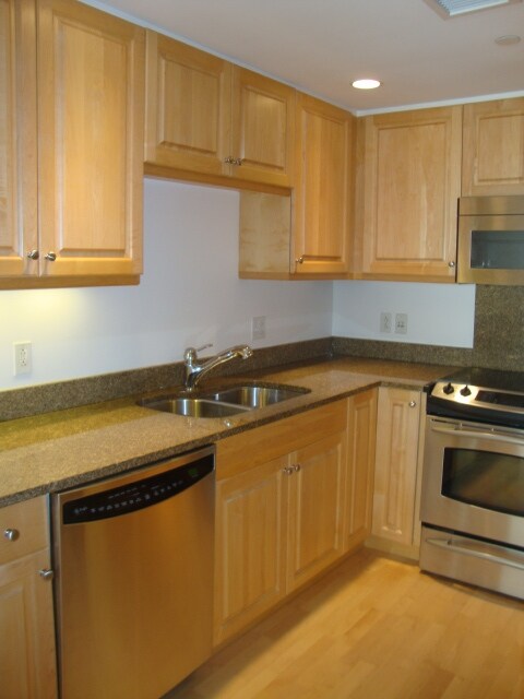 Building Photo - 10 Bowdoin St