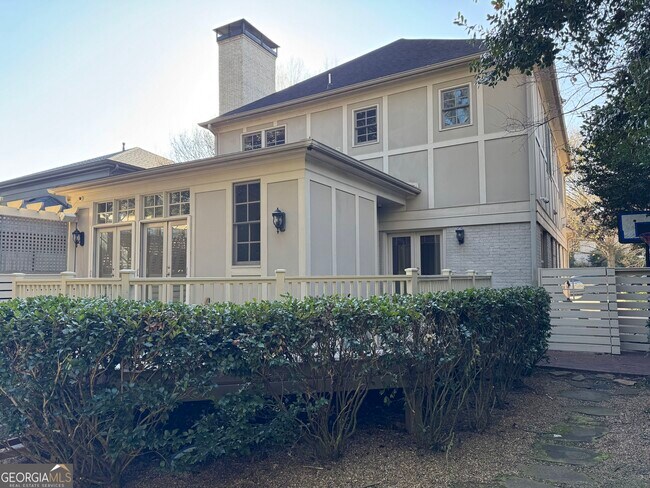 Building Photo - 1092 McLynn Ave NE