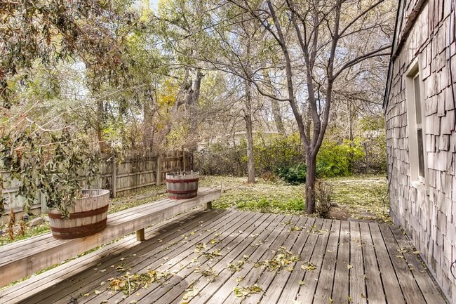 Building Photo - 1525 Crestmore Pl