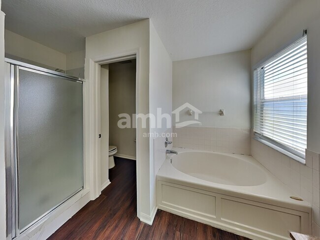 Building Photo - 12639 Longcrest Dr