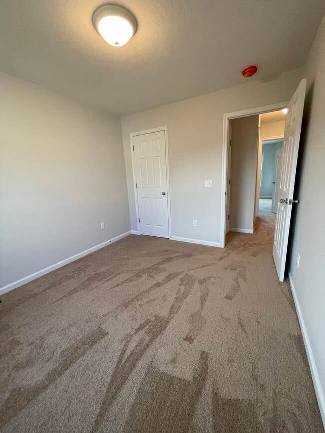 Building Photo - Like New Townhouse for Rent