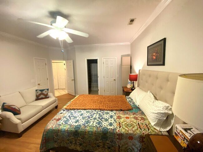 Building Photo - Merestone 1 level brick patio home. 2 Car garage, walk to The Point Shopping, restaurants and mov...