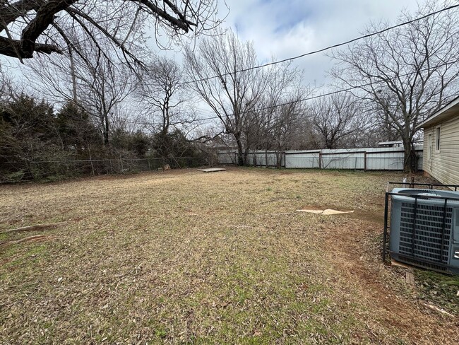 Building Photo - 3 Bedroom Home NE OKC