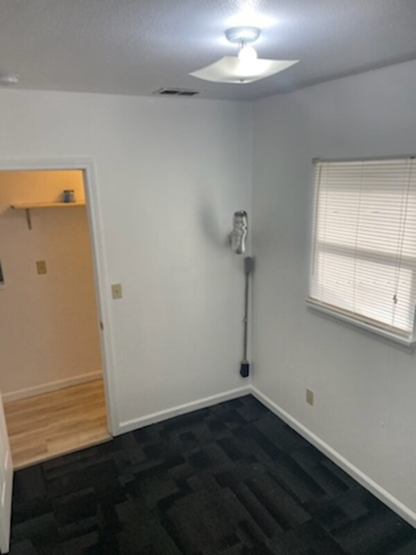 Building Photo - 1415 Longfield Ave