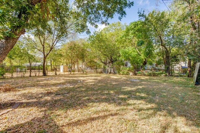Building Photo - 3109 Dogwood Park Dr