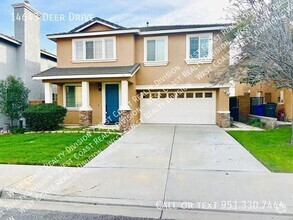 Building Photo - Beautiful Two-Story 4 Bed, 3 Bath Home Plu...