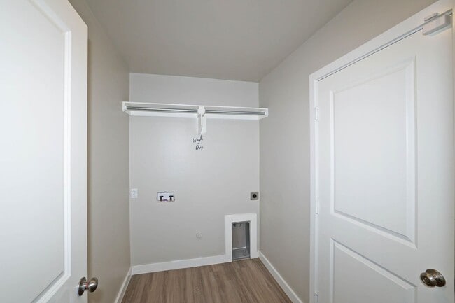 Building Photo - 6904 Athens St